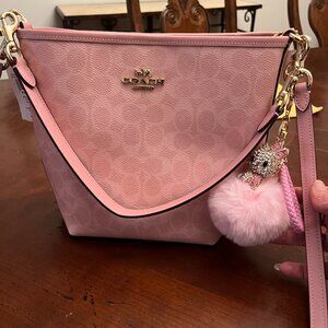 NWT Coach City Bucket Bag in the original Powder Pink from 2025 WITH CHARMS!
